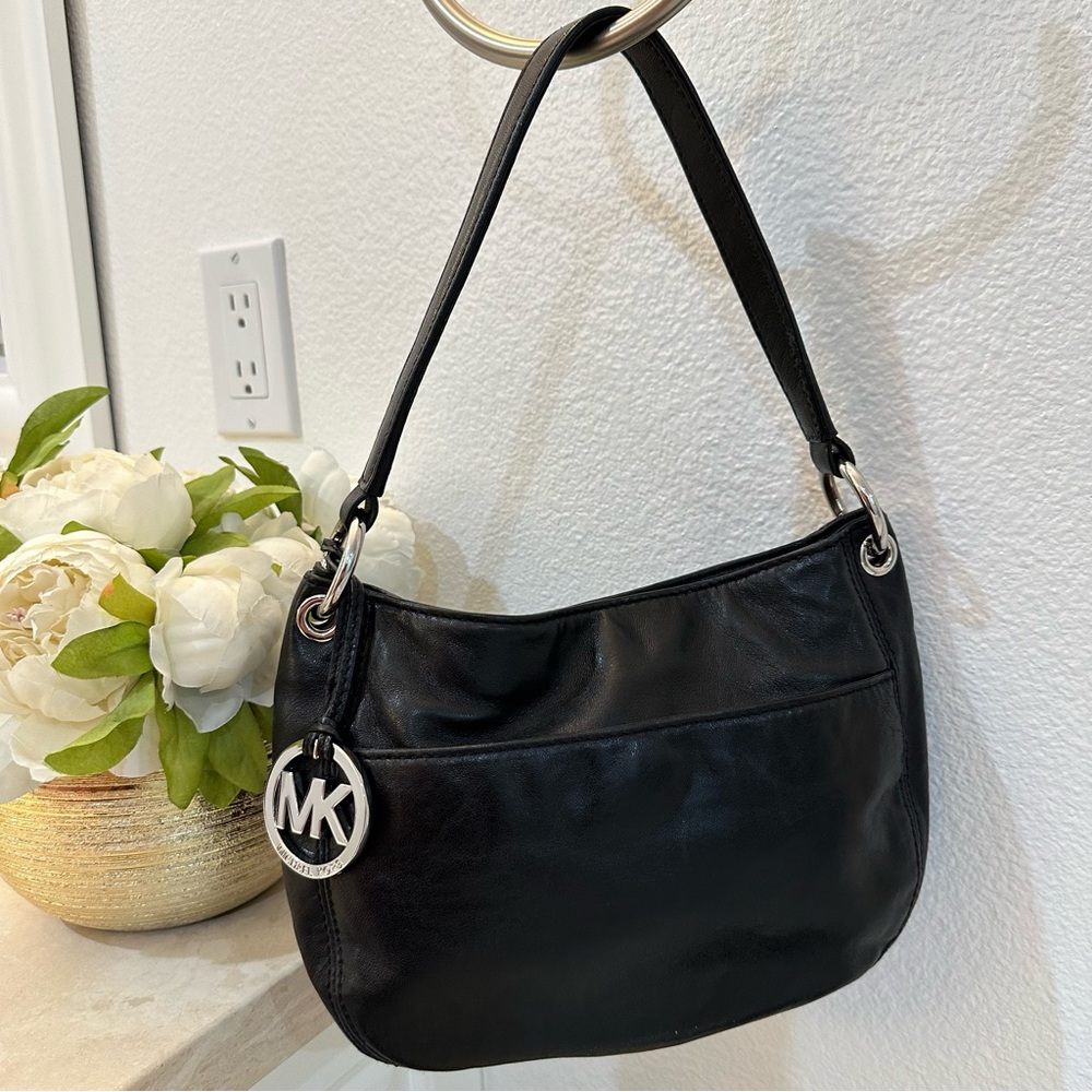 Michael Kors - Leather Shoulder Bag With Removable Crossbody Strap. EUC - Picture 3 of 16